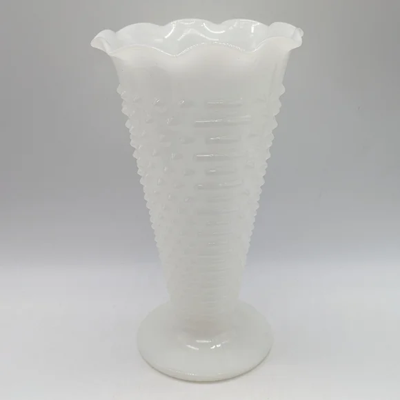 Vintage Anchor Hocking Hobnail Milkglass Vase - Picture 2 of 8